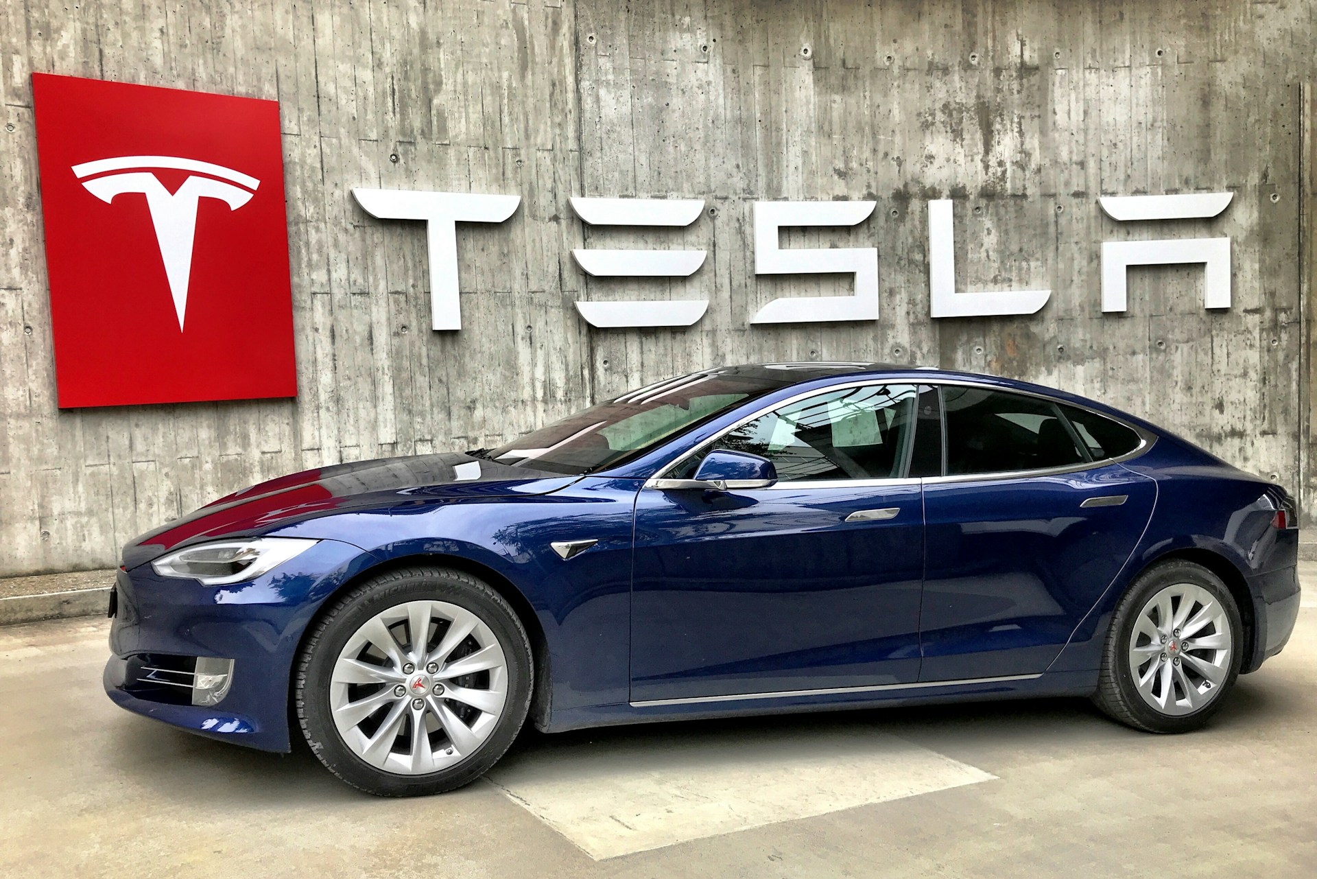 Selv med nedgang i salget i Europa, setter Tesla rekorder i et europeisk land