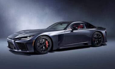 Toyota apresenta GR GT, poderoso supercarro com motor V-8 biturbo híbrido