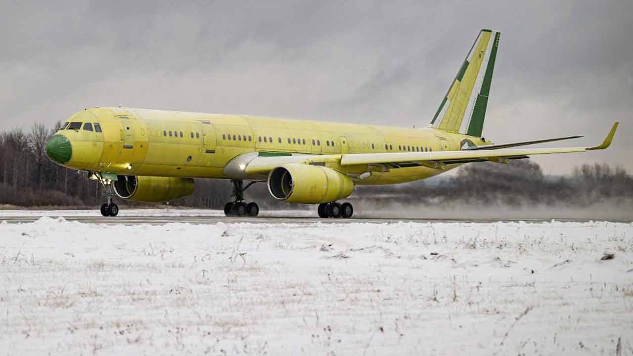 Primeiro Tu-214 produzido integralmente com peças russas decola em Kazan