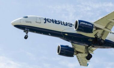 Avião da JetBlue escapa por pouco de colisão aérea com jato da Força Aérea dos EUA sobre a Venezuela