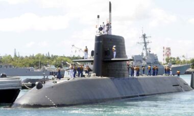 JS Uzushio em Pearl Harbor em 18 de março de 2011. Foto: Wikimedia