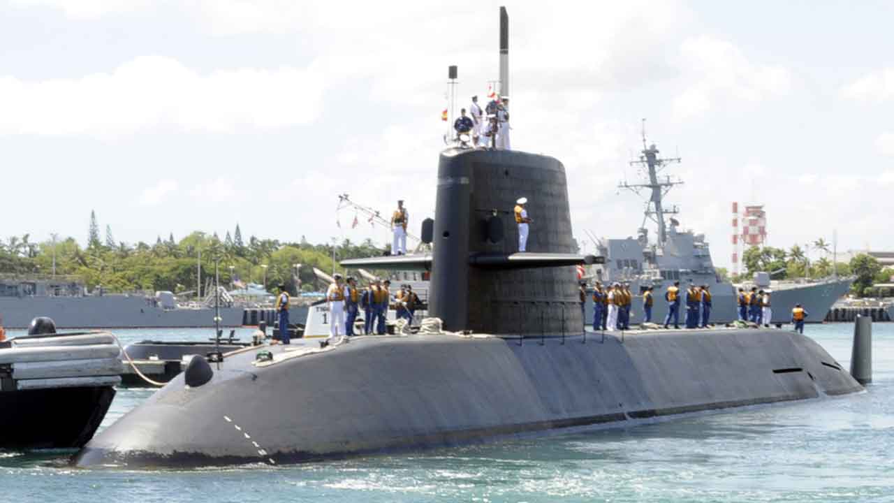 Marinha Japonesa descomissiona o submarino Udzushio após 25 anos de serviço