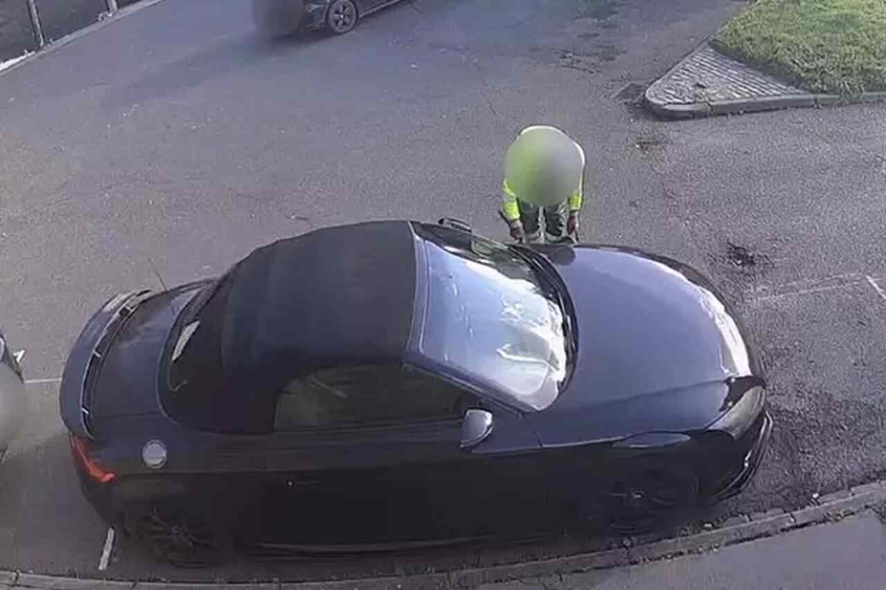 Prefeitura pinta vaga para deficientes em volta de carro já estacionado e aplica quatro multas ao motorista