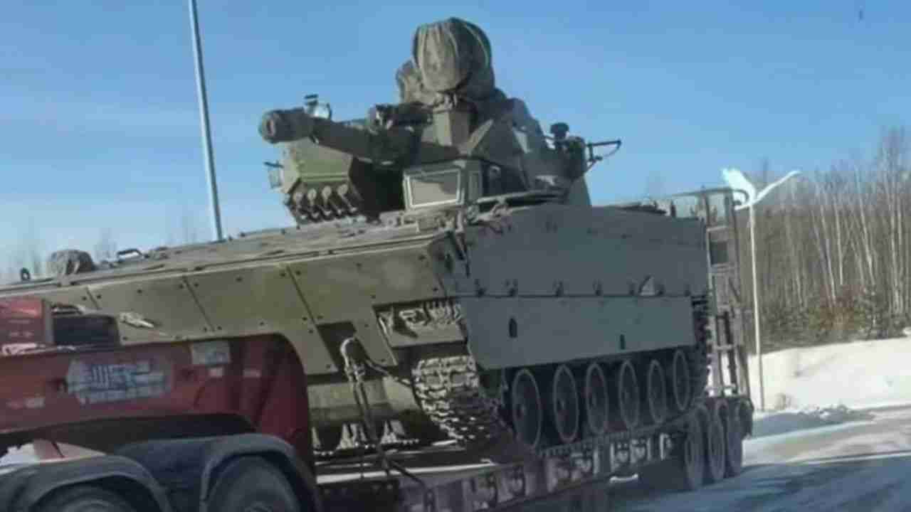 China test ZBD-04 met onbemande toren en laat 100 mm-kanon vallen