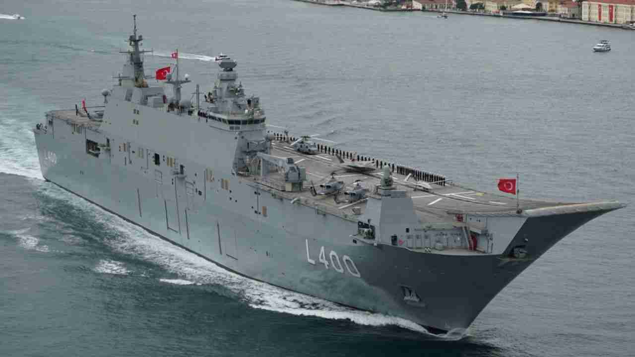 La Turquie déploie le porte-drones TCG Anadolu pour un exercice naval de l’OTAN en Europe