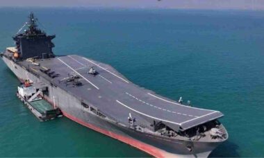Irã envia ao mar o Shahid Bagheri, seu 1º "porta-aviões" adaptado para drones e helicópteros