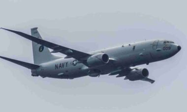 P-8 Poseidon cumpre missão rara de segurança aérea em evento com Trump