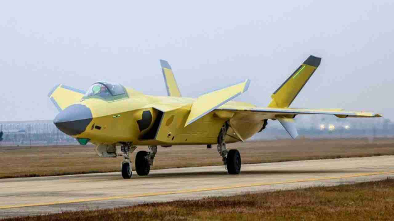 Čínský J-20A se objevuje při testech s náznaky nového motoru WS-15 s vysokým tahem