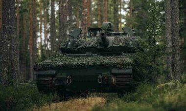 Iron Fist fecha contratos de US$ 150 milhões para proteger blindados CV90 da OTAN