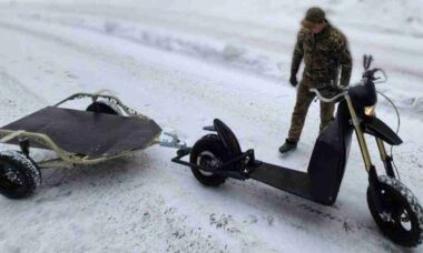 Kalashnikov entrega motos e scooters elétricos para a logística russa na linha de frente