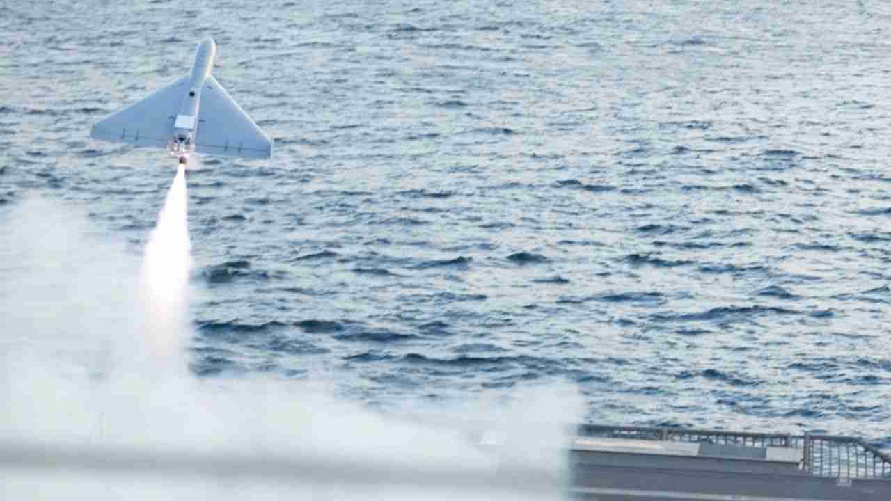 Marinha dos EUA lança 1º drone de ataque a partir de navio em alto-mar