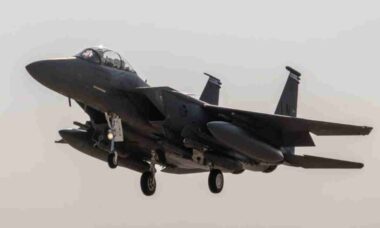 EUA enviam 12 F-15E para a Jordânia em meio à tensão com o Irã e ações no CENTCOM