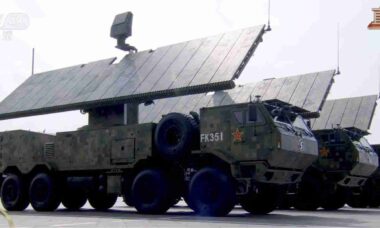 China revela arma de micro-ondas que neutraliza enxames de drones a 3 km