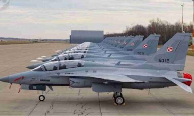 Polônia integra AIM-9X ao FA-50PL e adia entregas do caça leve até 2029