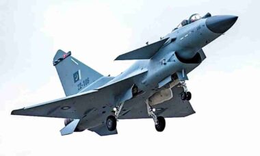 J-10CE: China confirma 1ª vitória em combate do caça de exportação