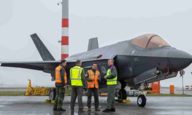 F-35 operam em Schiphol e testam uso de aeroporto civil em exercício da OTAN