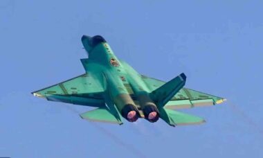 J-35 entra em produção em massa e reforça avanço da China na aviação militar