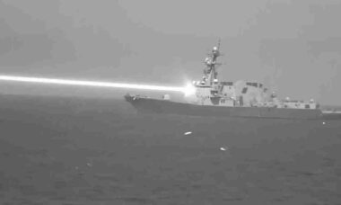 Marinha dos EUA planeja equipar navios da classe Trump com lasers de megawatt