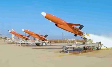 Marinha dos EUA testa BQM-177 com IA em 2ª simulação de combate aéreo autônomo