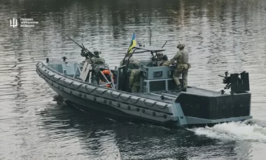 Ucrânia desenvolve nova embarcação armada para tropas de elite do GUR