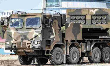 Noruega escolhe sistema de lançamento múltiplo de foguetes K239 Chunmoo da Coreia do Sul