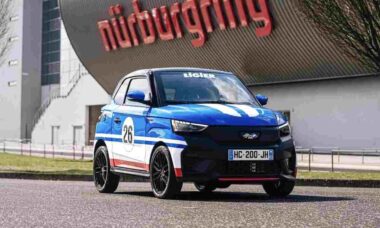 Microcarro bate recorde de volta mais lenta da história do Nürburgring