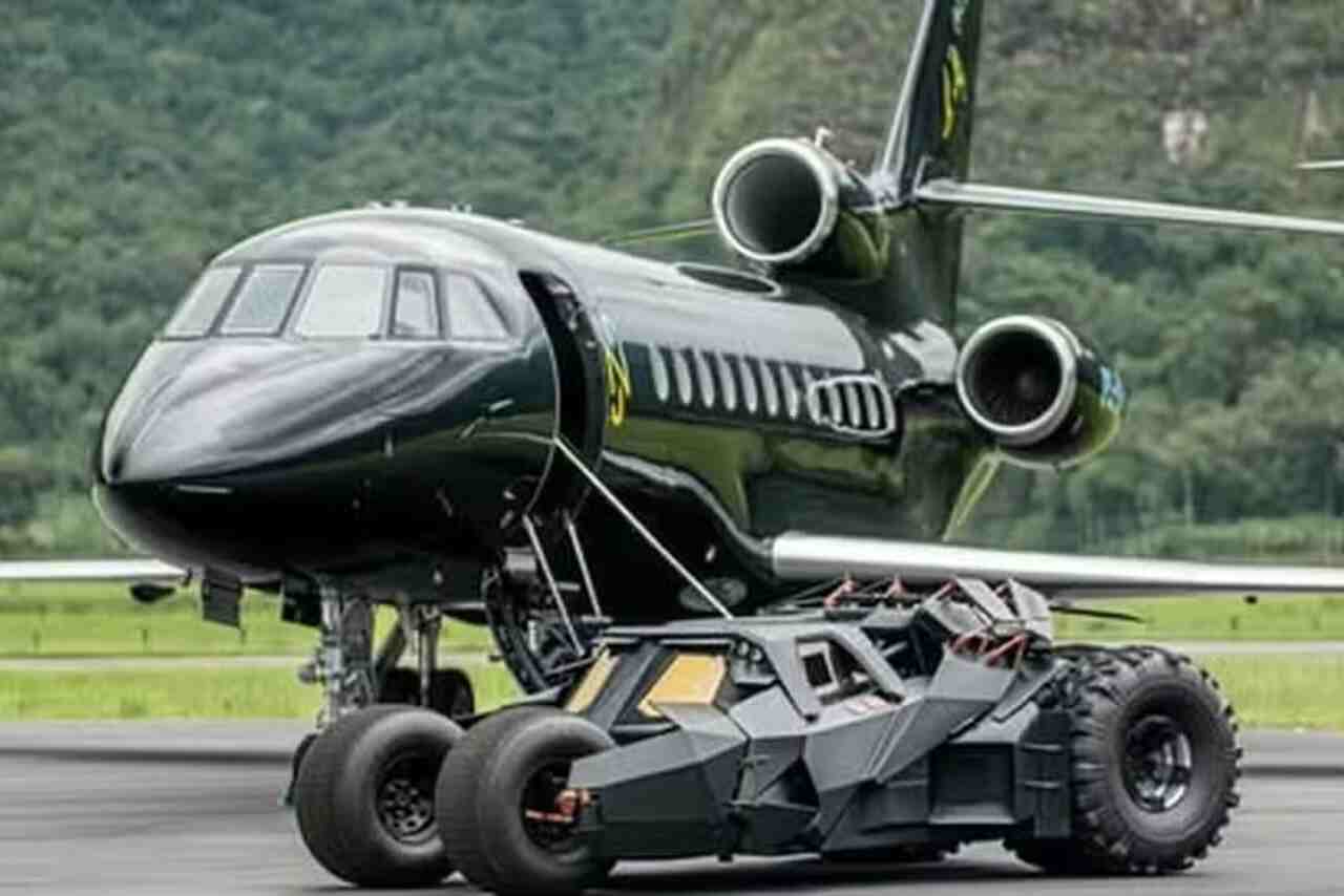 Neymar, Batmobil, helikopter ve lüks jetini sosyal medyada sergiledi