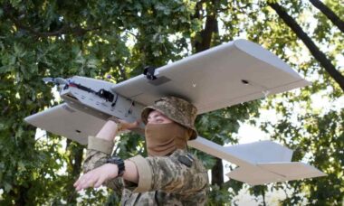 Ucrânia desenvolve drone FPV com projétil de morteiro de 120 mm