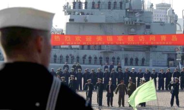 Militar da Marinha dos EUA é condenado a 16 anos de prisão após vender segredos para a China