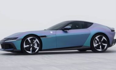 Ferrari produz 12Cilindri com pintura iridescente inspirada na arte coreana