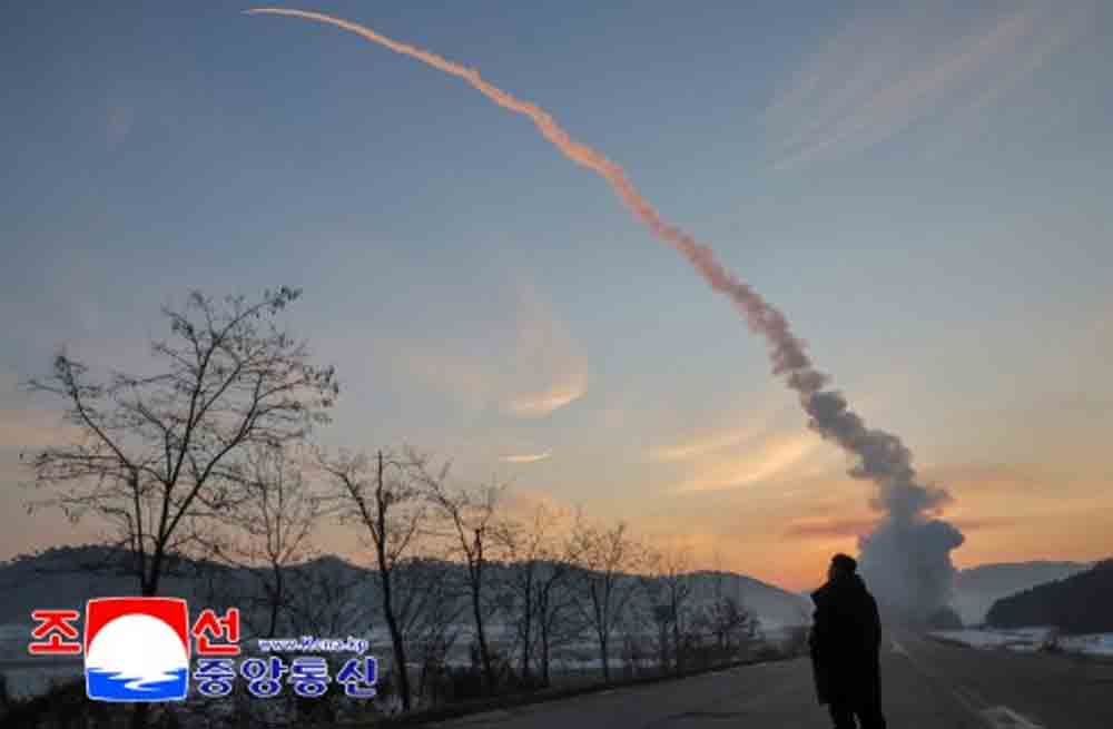 북한, 일본해에서 극초음속 미사일 발사 훈련 실시. 사진: KCNA