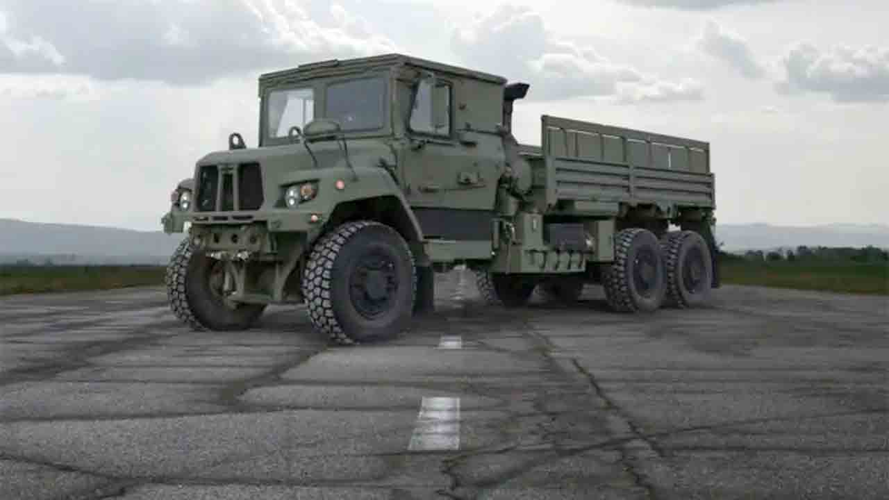 Exército dos EUA encomenda caminhões Oshkosh preparados para pousos aéreos e operações no Ártico