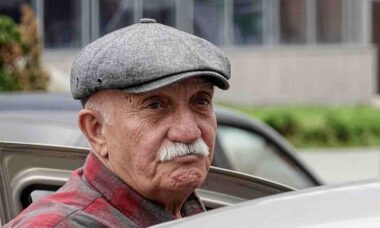 Novas regras podem proibir idosos de 70 anos ou mais de dirigirem no Reino Unido; entenda