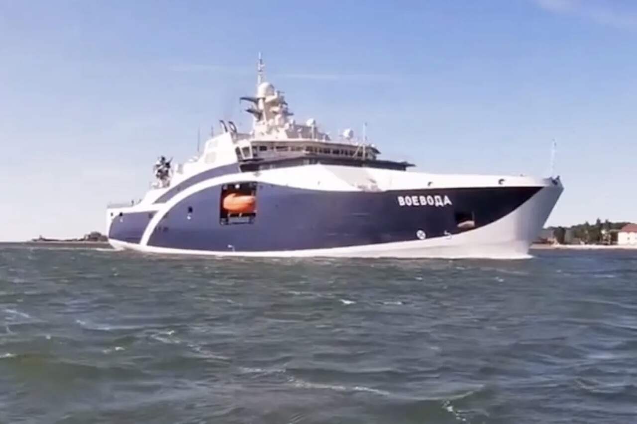 Observers label Russian rescue ship as 'Putin's new yacht'