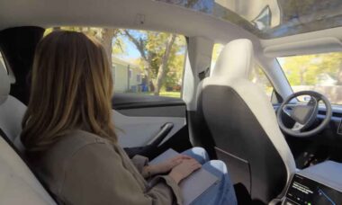 Táxis autônomos da Tesla já estariam operando sem monitores de segurança no Texas