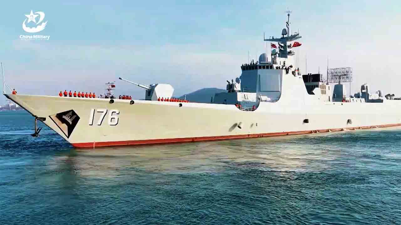 Řízený raketový torpédoborec Loudi. Foto: China Military Online