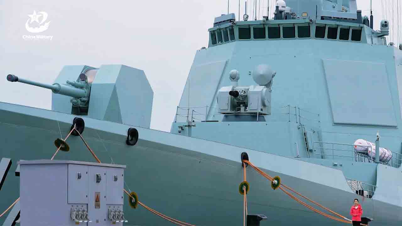 Řízený raketový torpédoborec Loudi. Foto: China Military Online