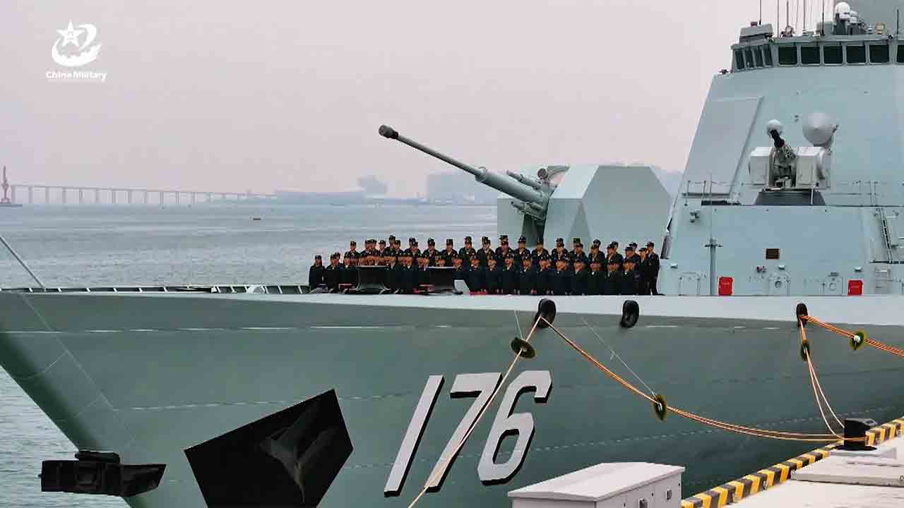Řízený raketový torpédoborec Loudi. Foto: China Military Online