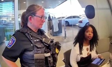 Vídeo: Mulher visita concessionária da Audi e acaba presa por suspeita de fraude