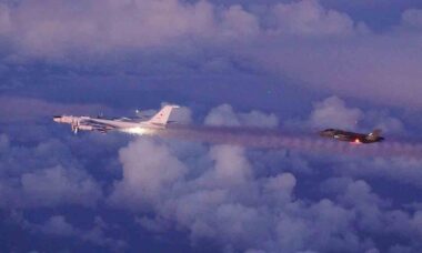 Caças F-35 da Noruega interceptam aeronave russa Tu-142 no Mar da Noruega. Foto: X @selshevneren