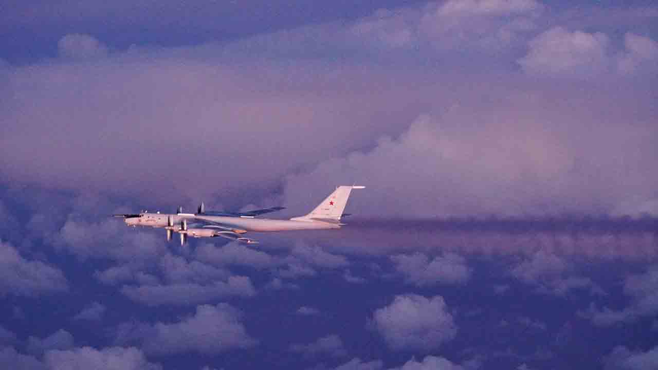 Norske F-35-jagerfly avskjærer russisk Tu-142-fly over Norskehavet. Foto: X @selshevneren