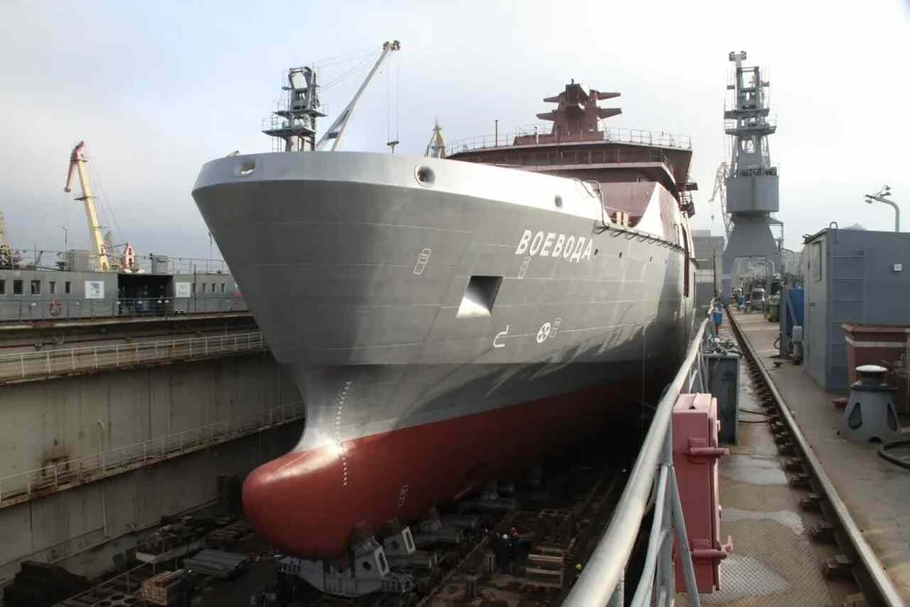 Observers label Russian rescue ship as 'Putin's new yacht'
