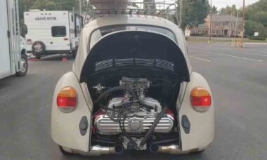Youtuber coloca motor do Honda Gold Wing em Volkswagen Fusca e resultado impressiona