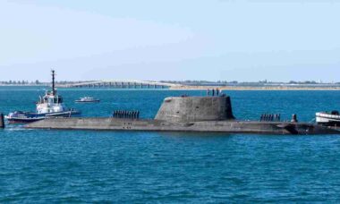 Austrália investe US$ 220 milhões no AUKUS para acelerar submarinos nucleares