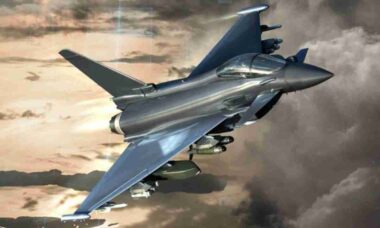 Eurofighter retoma AMK para ampliar manobras e integrar mísseis antirradar no Typhoon