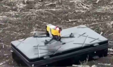 Drone russo Provod usa fibra óptica, voa 30 km e leva 4,5 kg de carga explosiva