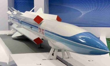 Irã negocia com China compra de mísseis CM-302 contra Marinha dos EUA