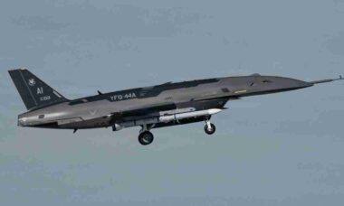 YFQ-44A Fury testa AIM-120 e avança na integração de armas da USAF