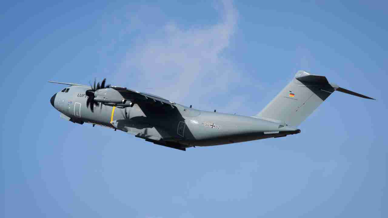 エアバス、A400Mを2029年までに最大50機のUAVを発射可能なドローン母機へ改修へ