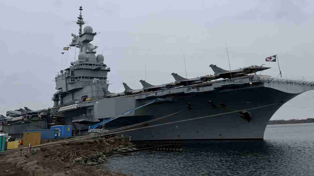 Le porte-avions Charles de Gaulle effectue une visite historique en Suède dans le cadre d’une mission de l’OTAN